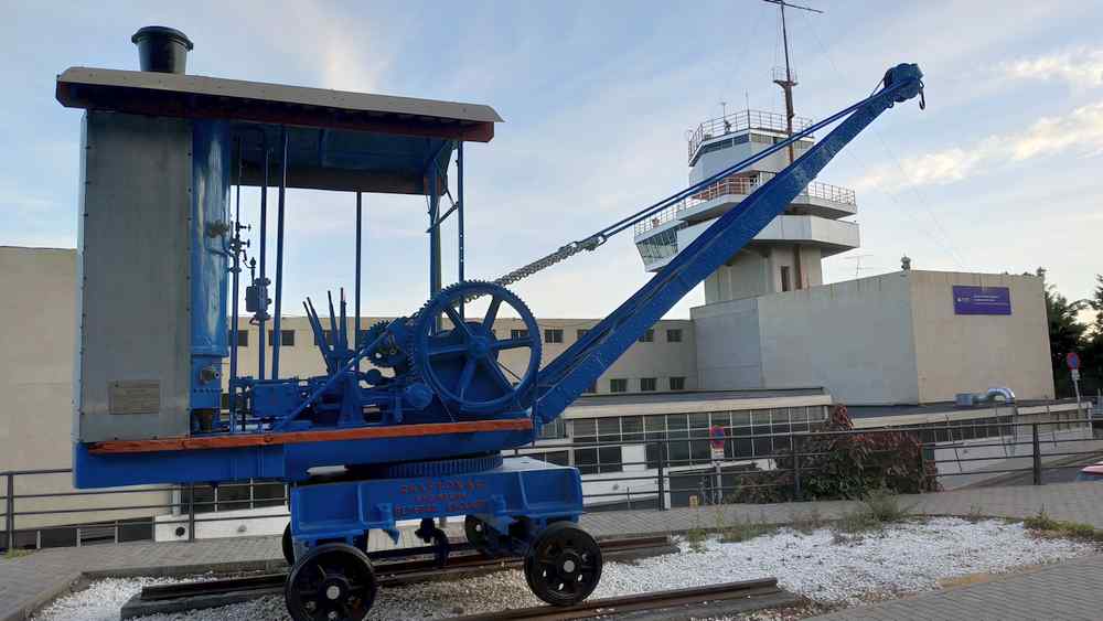 steam rail crane.jpg